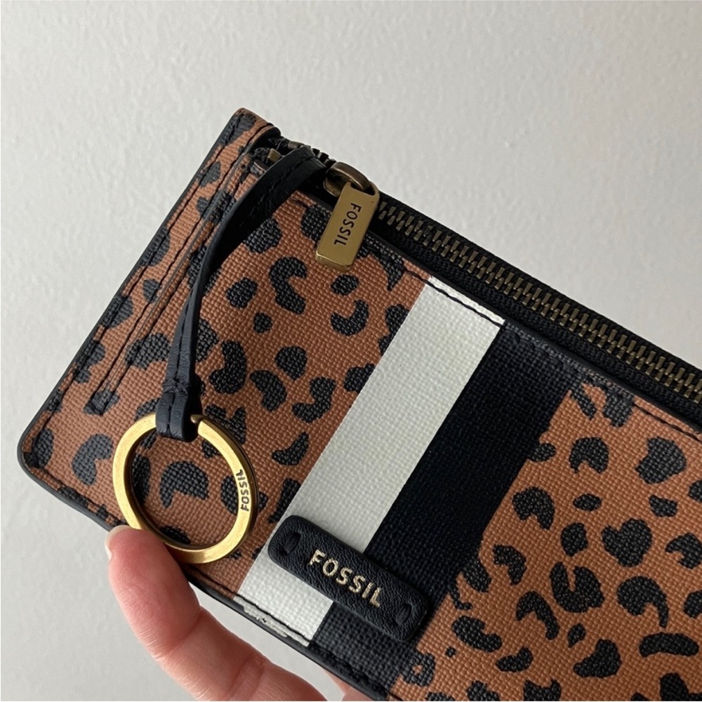 Fossil • Logan Leather Card Case Wallet in Leopard Stripe - Picture 2 of 8